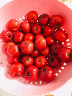 山楂清洗干净，沥干水分备用！