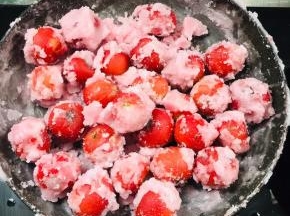 使每一颗山楂都均匀的裹上糖霜！