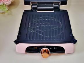 牛排机挤入少许橄榄油。