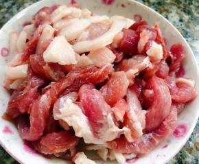 猪肉切成细丝
