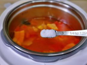 按个人口味加入盐。