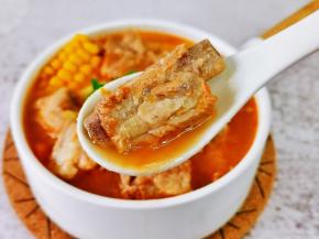 汤汁浓郁，排骨酥烂。