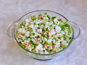 戴上食品手套抓拌均匀。