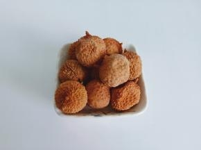 买的干桂圆来煮粥。