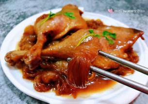 魔芋入口脆嫩爽口搭配鸭腿的浓香让人回味无穷