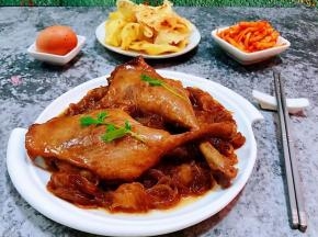 混搭着麻辣小菜和鸡蛋一起吃别有一番滋味