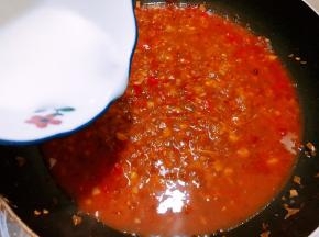 剩下的汤汁淋上一点水淀粉