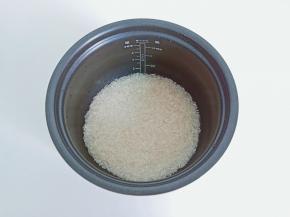 这是两杯米的量。