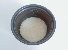 这是两杯米的量。