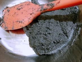 芝麻渣大家可以做馒头，饼之类。我加了全麦粉烙了几张卷饼