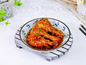 盛出装盘，撒上葱花，熟白芝麻。