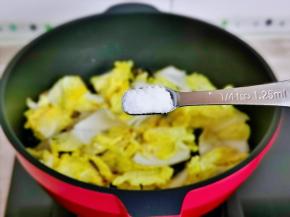 按个人口味加入盐。