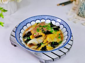 盛出装盘撒上葱花。