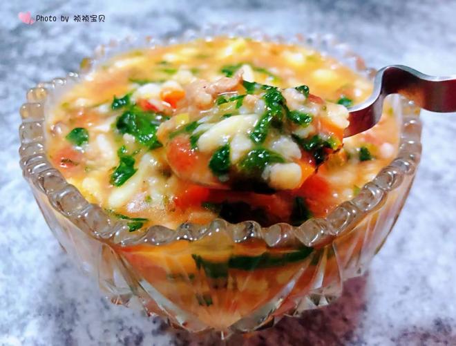 西红柿芹菜叶香菇猪肉疙瘩汤