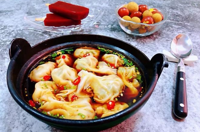 酸辣芹菜鲜肉馄饨