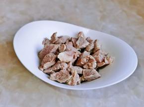 结束后将牛腩倒出，温水冲洗干净。