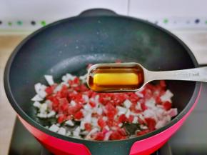 加入料酒小火翻炒1分钟。