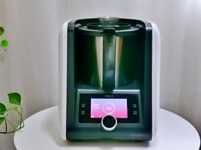 盖上盖子与量杯，自动煸炒2分钟，待机器结束后断电即可。