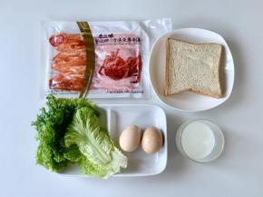 准备好食材，生菜洗净甩干水分备用。