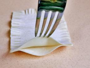 这样小口袋就做好啦，依次做完。