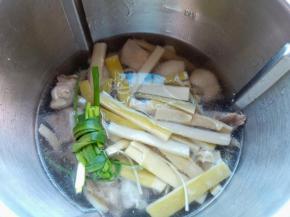 加入葱结，开始烹饪90分钟。