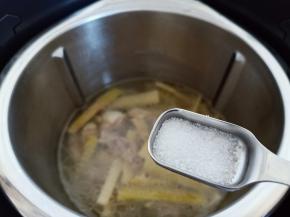 加半勺盐调味。