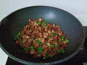 翻炒均匀就可以出锅了。