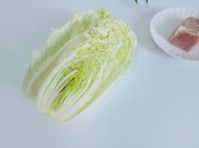 猪肉切丝可以发冰箱冷冻至表面硬一点，切丝就非常方便。