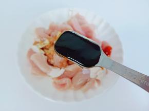 加上蚝油一勺。