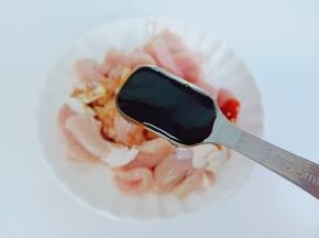 加上蚝油一勺。