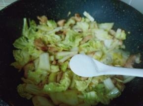 加入盐调味。