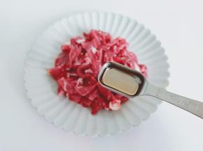 加入料酒一勺。