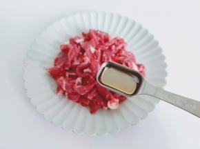 加入料酒一勺。