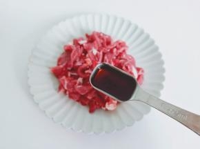 加上一勺蚝油提鲜。