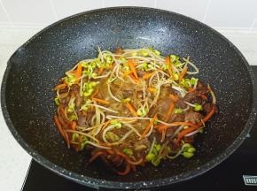 将调味料翻炒均匀即可关火出锅。