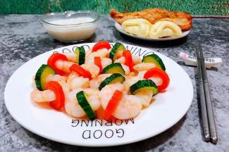 搭配小馒头、烤鸡翅、鲜牛奶一起吃超级完美