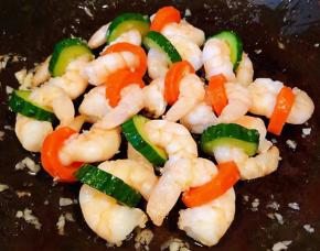 炒至虾仁完全入味即可出锅享用