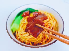 大块的牛肉超满足！