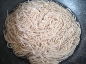 荞麦挂面煮好以后关火。