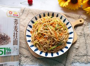 超级简单又好吃的凉拌荞麦面，快快做起来吧！