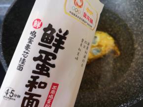 准备好金龙鱼鸡蛋麦芯挂面。