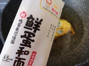 准备好金龙鱼鸡蛋麦芯挂面。