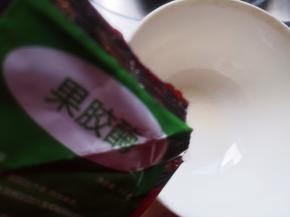将果胶酶用少许温开水溶解