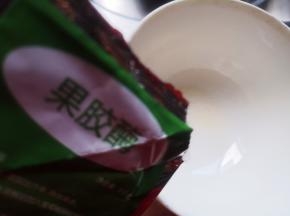 将果胶酶用少许温开水溶解