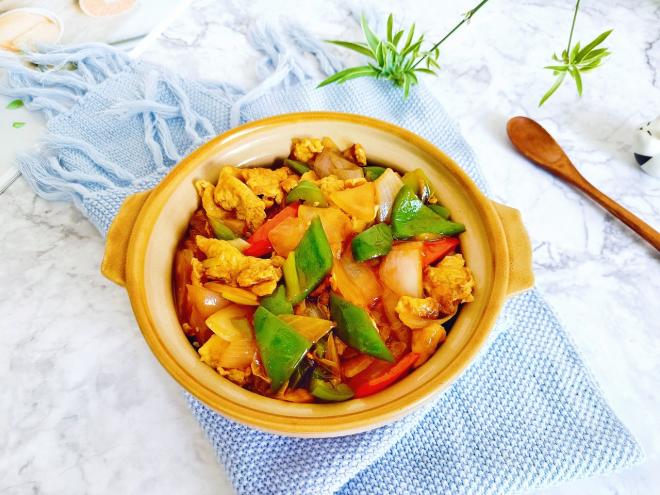 洋葱炒蛋盖浇饭