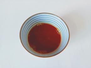 加上少许清水搅拌开来。