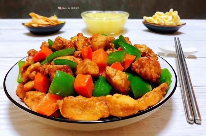 青椒胡萝卜炒鸡丁