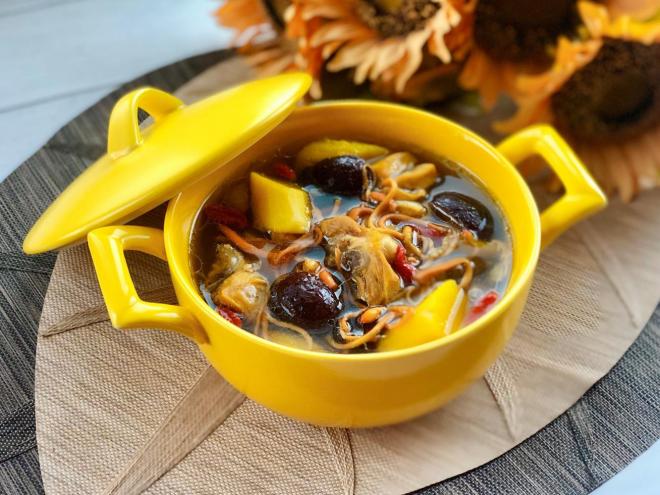秋日靓汤——虫草花山药鸡汤