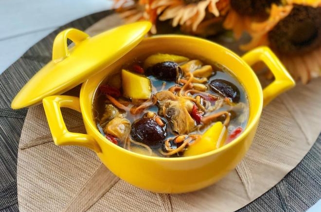 秋日靓汤——虫草花山药鸡汤