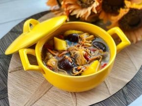 加入少许盐就可以喝了，汤色金黄，山药软糯，鸡肉酥烂，好吃又好喝。